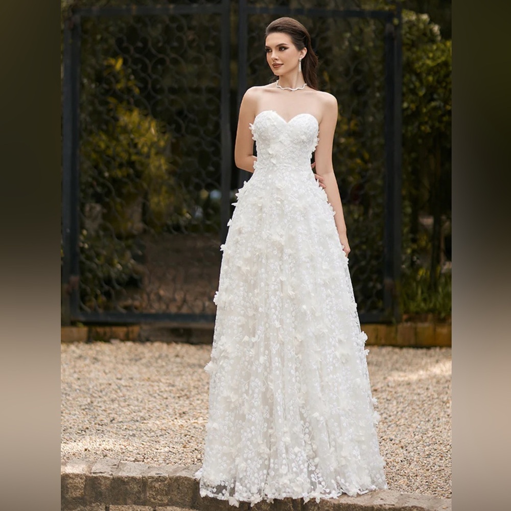 11. Bariano Adela Sweetheart Petal Ball Gown, US Size 8.